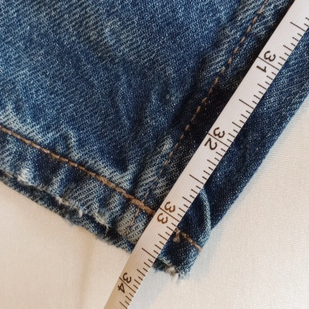NWT Old Navy Straight Taper Jeans 32x34 33x34 Mid Rise Destroyed Medium Wash - Picture 10 of 11